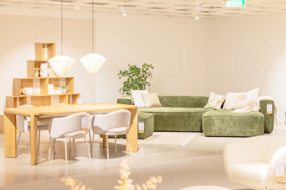 Darum sind Sofas, Deko und Co. bei diesem Möbelhaus gerade so günstig