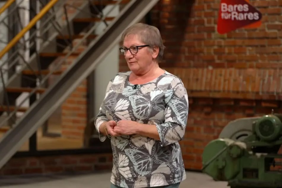 Ellen aus Königswinter bei Bonn möchte bei "Bares für Rares" zwei Schmuckstücke aus dem Erbe der Herzogin Maria von Württemberg verkaufen.