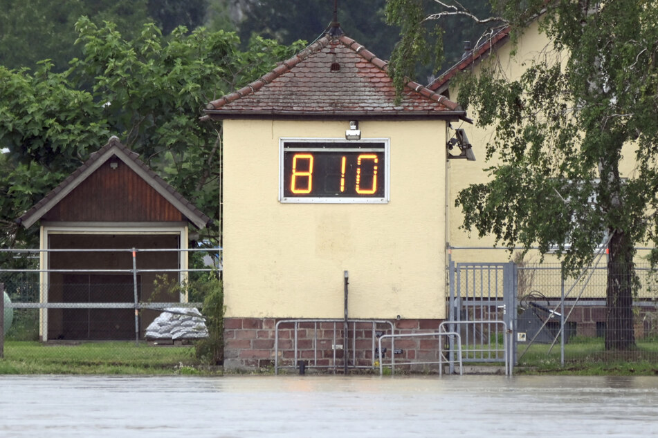 Am Mittwoch zeigte der Rheinpegel Maxau noch eine Höhe von 8,10 Metern an, am Samstagabend wurde der Scheitelwert erreicht.