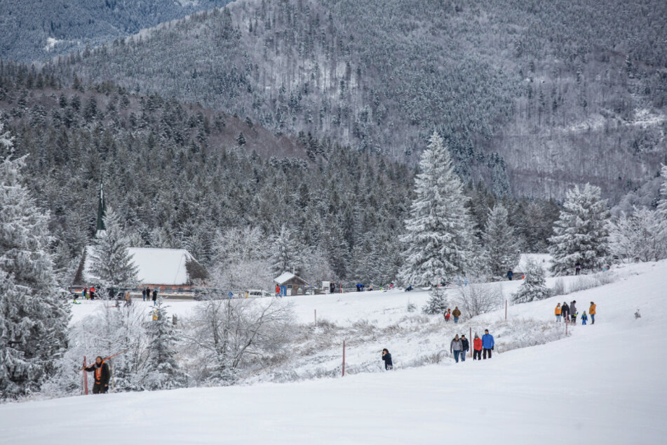 Menschen im Hochschwarzwald können sich voraussichtlich auf weiße Weihnachten freuen.