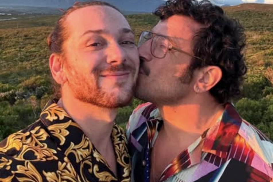 Im August 2024 gaben sich Riccardo Simonetti und sein Partner Steven (r.) auf Mallorca das Ja-Wort.