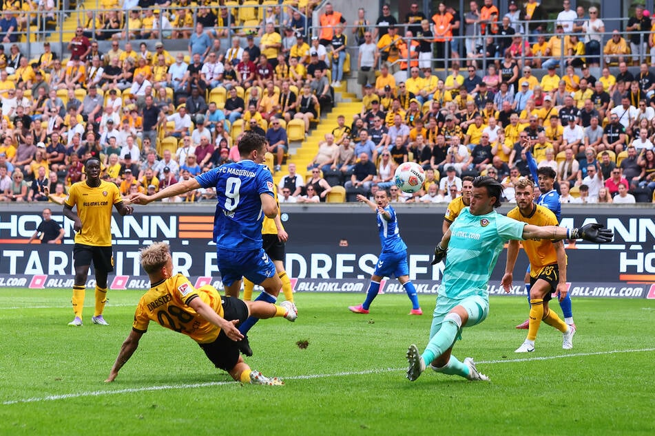 Martijn Kaars (Nr. 9) traf in der ersten Minute der Nachspielzeit vor der Pause zum Siegtreffer für Magdeburg am 2. Spieltag.