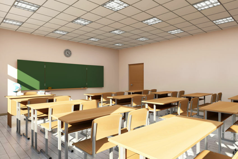 Im Landkreis Greiz müssen aufgrund der hohen Inzidenz Schulen und Kitas wieder schließen. (Symbolbild)