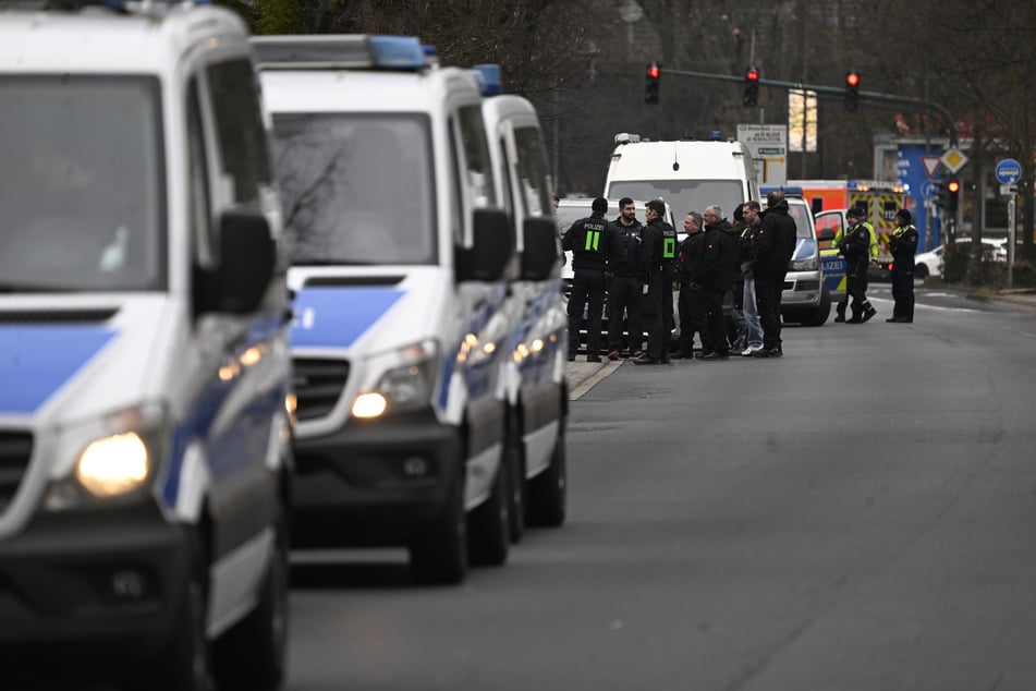 Die Polizei führt regelmäßig Grenzkontrollen an der deutsch-niederländischen Grenze durch. (Symbolbild)