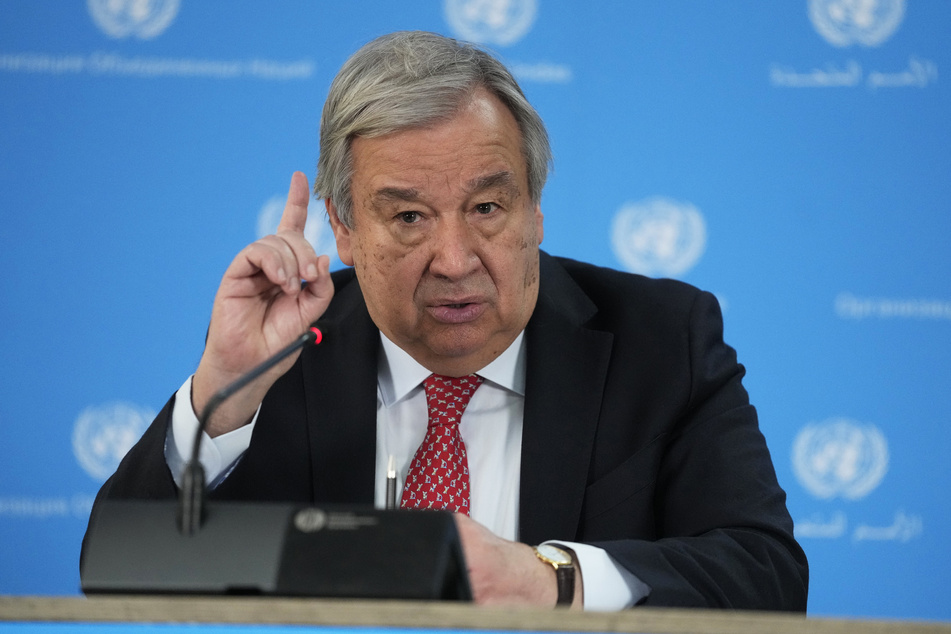 António Guterres (74) mahnt an, dass die erneuten russischen Angriffe gegen das Völkerrecht verstoßen.