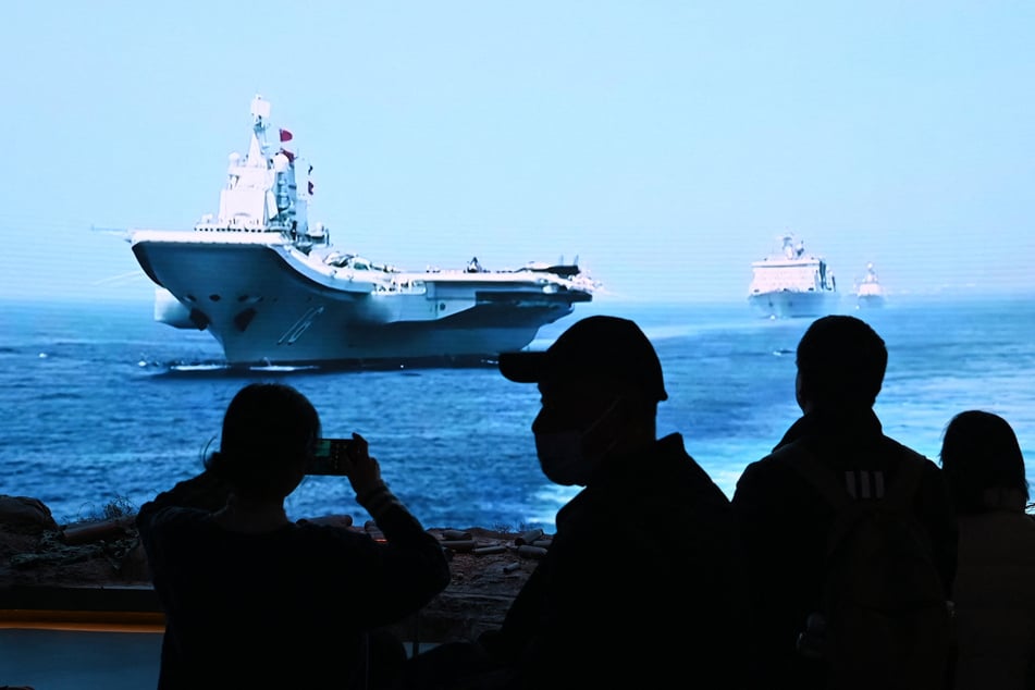 The Liaoning aircraft carrier is passing through the Taiwan Strait.