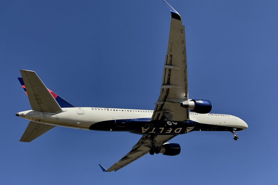 Das Flugzeug befand sich gerade mal ein paar Minuten lang in der Luft, als man den Rauch bemerkte.