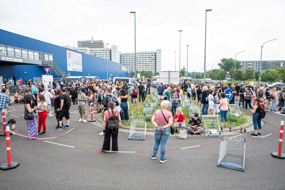 Neben dem Drive-in gibt es auf dem Ikea-Parkplatz in Lichtenberg auch ein Walk-in für impfwillige Fußgänger.
