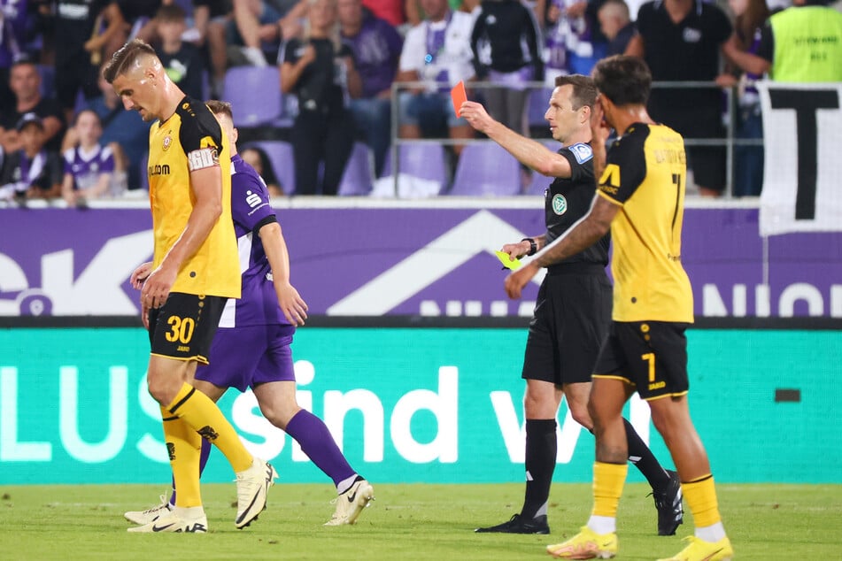 Stefan Kutschke (l.) sah im Derby vor einer Woche die Ampelkarte.