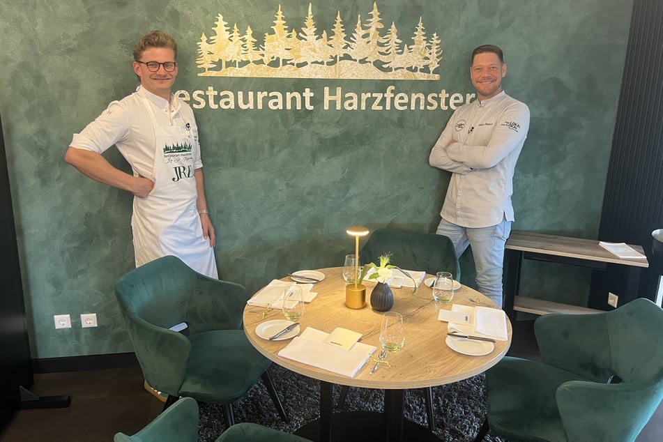 Am letzten Tag bei "Mein Lokal, dein Lokal" lädt Johannes (29, l.) ins Restaurant "Harzfenster" ein.