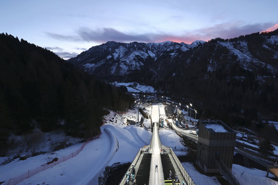 Die explosive Entdeckung wurde nahe der Skisprung-Anlage von Predazzo gemacht.