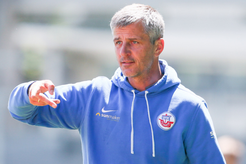 Hansa-Coach Jens Härtel hat seine Mannschaft schnell zu einer echten Einheit geformt und an die Tabellenspitze der 3. Liga geführt.