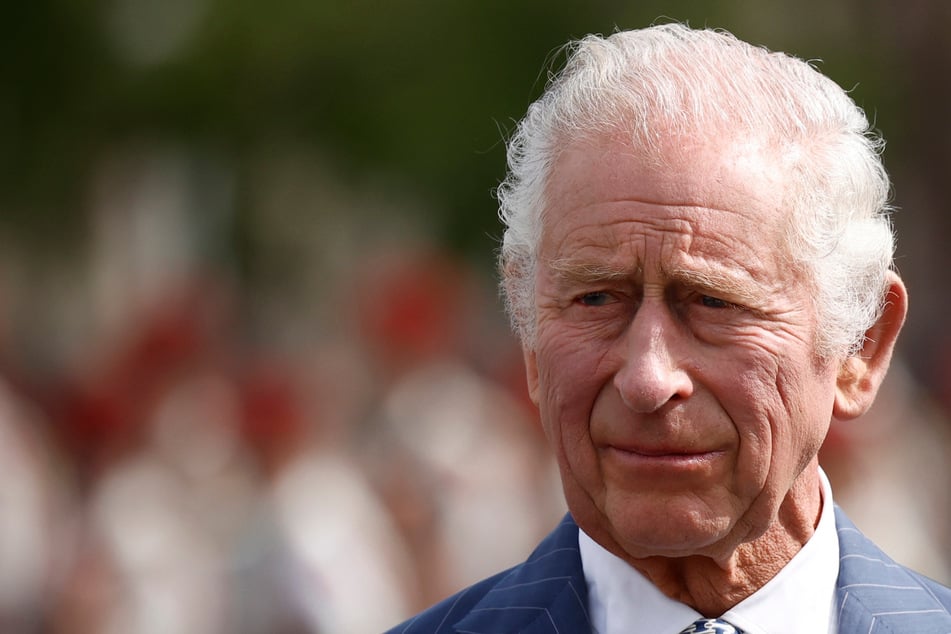König Charles zeigt sich nach Krebs-Behandlung und legt Tränen-Beichte ab!