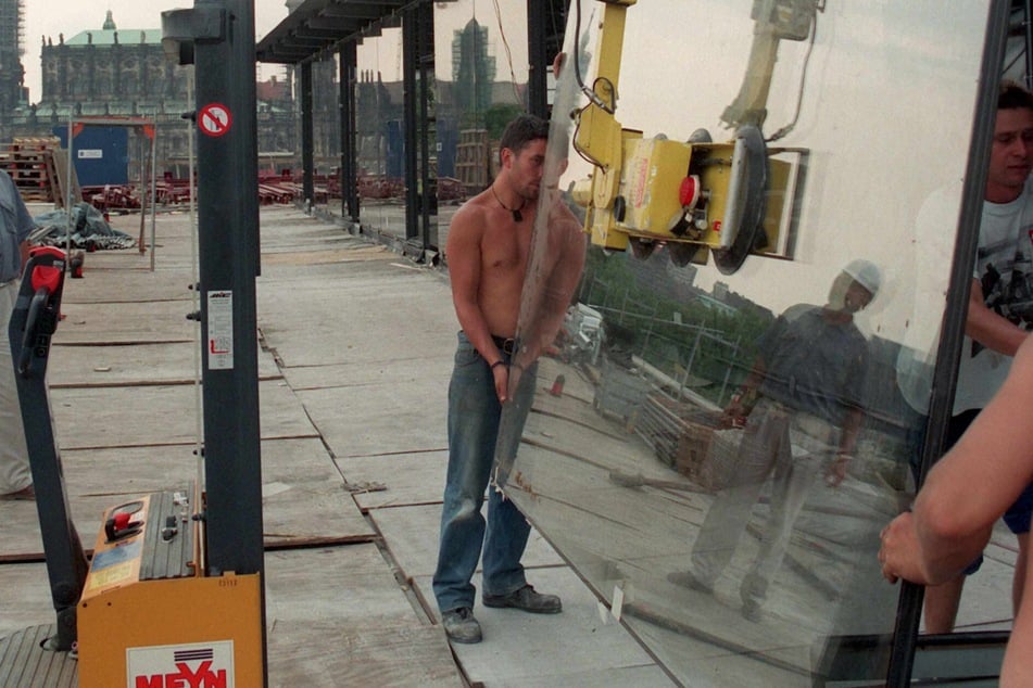 90 Prozent der Aufträge für den neuen Landtag gingen 1990er-Jahren an einheimische Unternehmen.