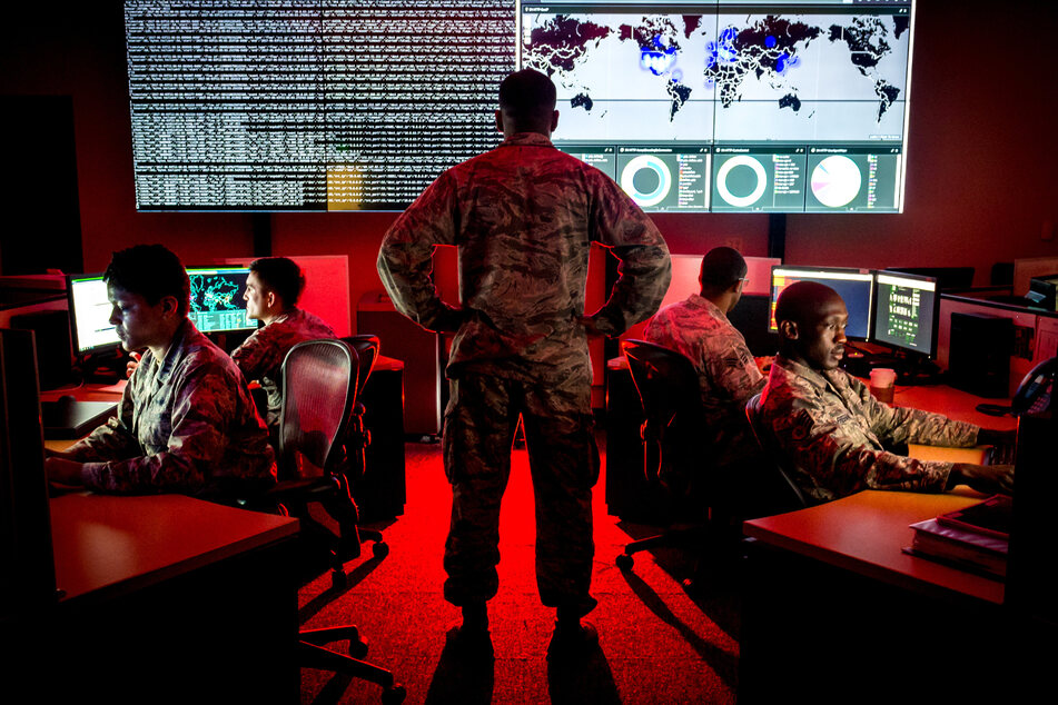 Nato-Soldaten bei einem Training für Cyber-Kriegsführung. (Archivbild)