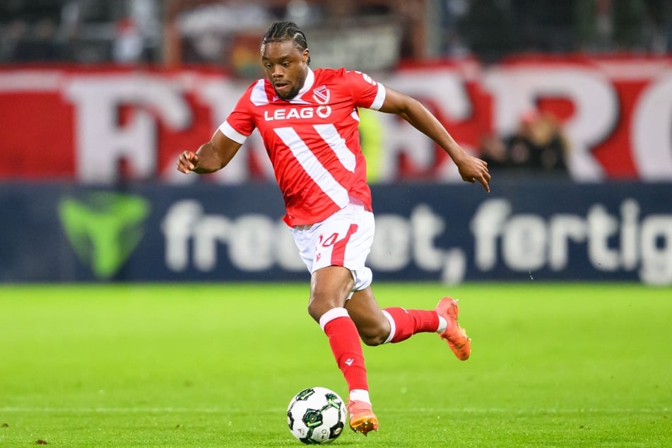 Anderson Lucoqui traf in seinem 15. Pflichtspiel zum ersten Mal für Energie Cottbus, nachdem der Klub beim Aufwärmen seinen Sing gespielt hatte.