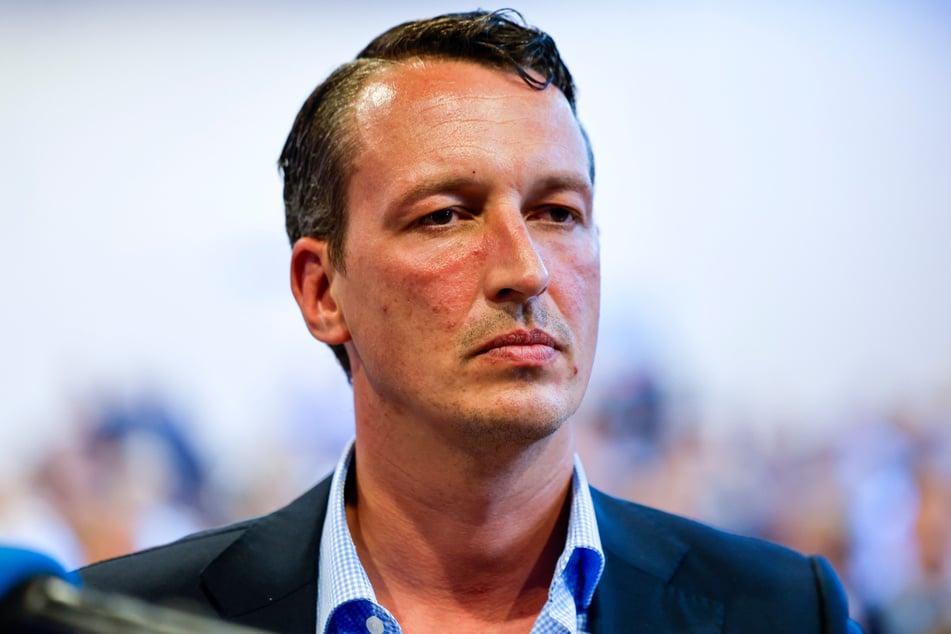 Der AfD-Bundestagsabgeordnete Matthias Helferich (38) sollte am Abend eine Rede über "Kulturpolitik von rechts" halten.