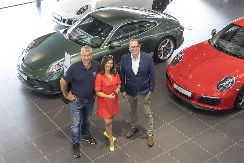 Die Initiatoren des Charity-Events: Gourmet-Koch Gerd Kastenmeier (53, v.l.n.r.), "Porsche Club Dresden"-Präsidentin Carola Zosel (52) und Porschezentrum-Chef Frank Tamm (48).