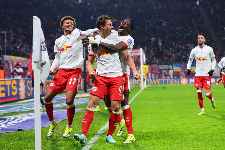 Die beiden Treffer reichten dann auch für die Roten Bullen, um als Sieger vom Platz zu gehen.