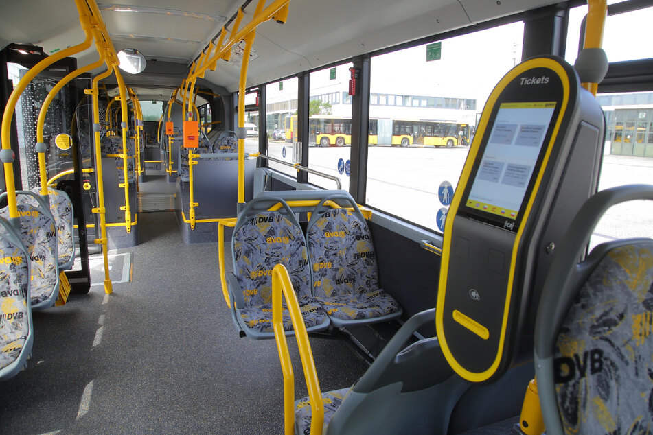Im Fahrzeuginneren finden je nach Länge der Busse zwischen 70 und 131 Fahrgäste einen Platz.