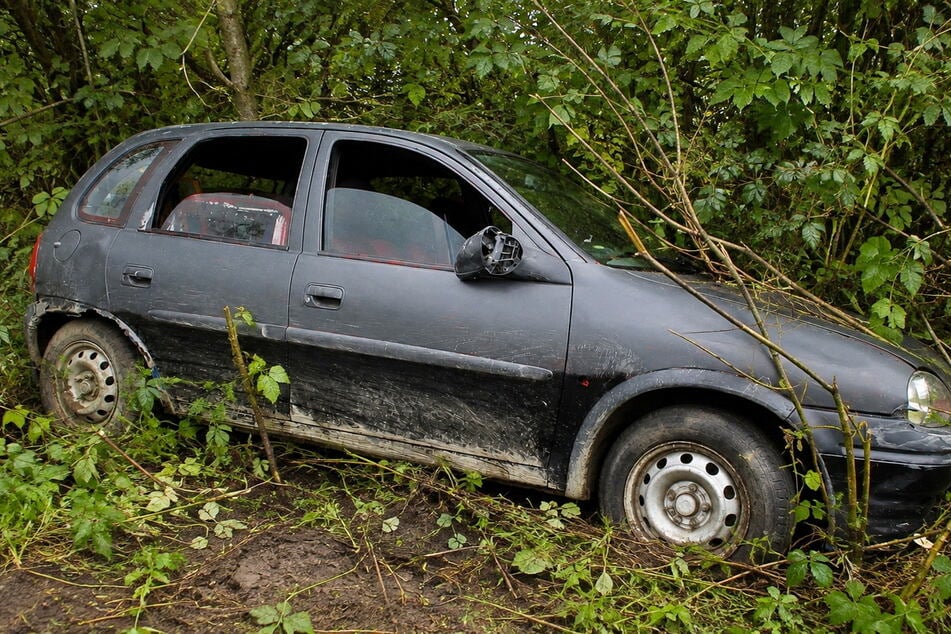 Die Polizei entdeckte das Auto. Vom Fahrer war jedoch nichts mehr zu sehen.