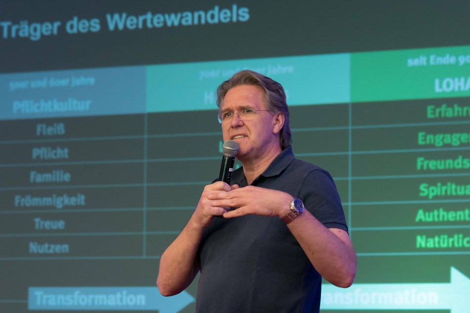 Trendforscher Eike Wenzel (54) kritisiert die Eigenwahrnehmung im Fußball und spricht von Selbstüberschätzung.
