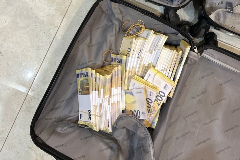 In Belgien wurde das Falschgeld von den Betrügern gleich kofferweise transportiert.