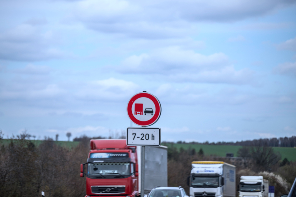 Das Lkw-Überholverbot Richtung Chemnitz gilt viel länger als Richtung Zwickau.
