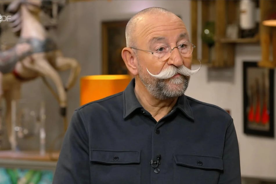 "Bares für Rares"-Moderator zeigt sich sehr skeptisch was das Objekt angeht.