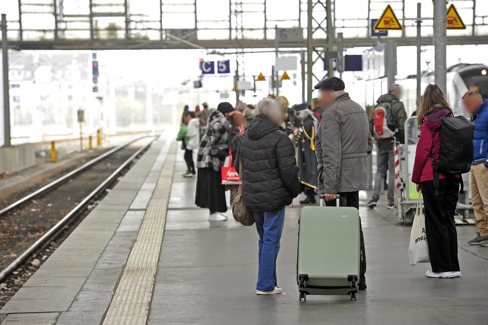 Am Sonntag werden im Chemnitzer Hauptbahnhof zahlreiche Fahrgäste erwartet. Der Grund: das CFC-Spiel gegen Lok Leipzig.