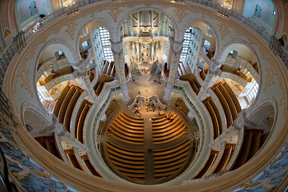 Der Blick ins Kirchenschiff ist "Beifang" beim Kuppelaufstieg.