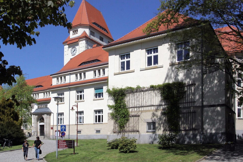 Im Sächsischen Landeskrankenhaus Arnsdorf werden suchtkranke Straftäter behandelt.
