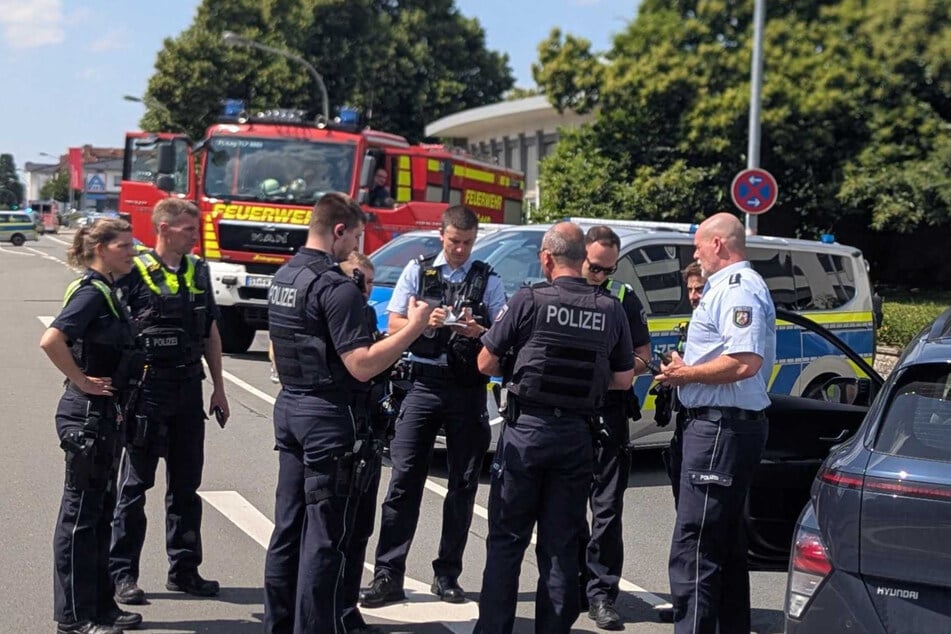 Mögliche Geiselnahme mit Benzin: Großeinsatz in Kleinstadt!