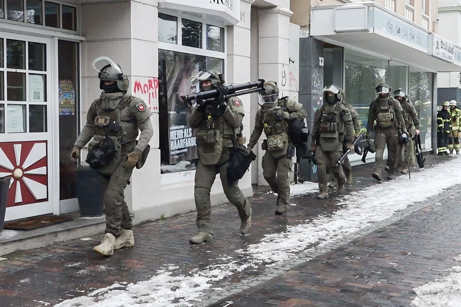 Die Polizei rückte aufgrund der möglichen Gefährdung mit Spezialkräften an.