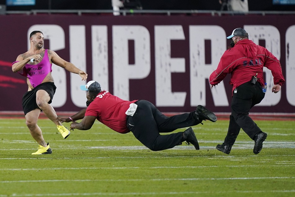 Der Mann sorgte mit seinem Auftritt für Aufsehen beim Super Bowl.