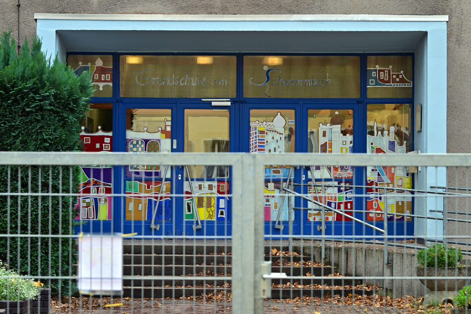 Wegen einer Bombendrohung findet in Erfurter Grundschule "Am Schwemmbach" am Freitag kein Unterricht statt.