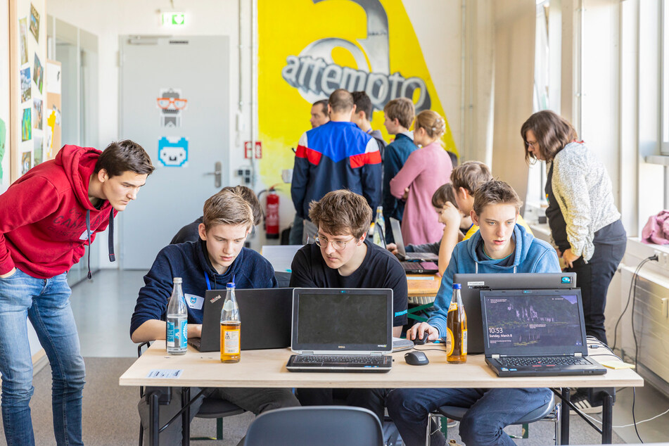 Bis zu 60 Dresdner Jugendliche können bei "Jugend hackt" zukunftsweisenden Fragen nachgehen.