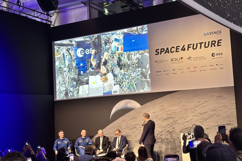 Messebesucher hatten die einmalige Gelegenheit, mit der Astronautin Sophie Adenot (43) auf der Internationalen Raumstation ISS live zu sprechen.