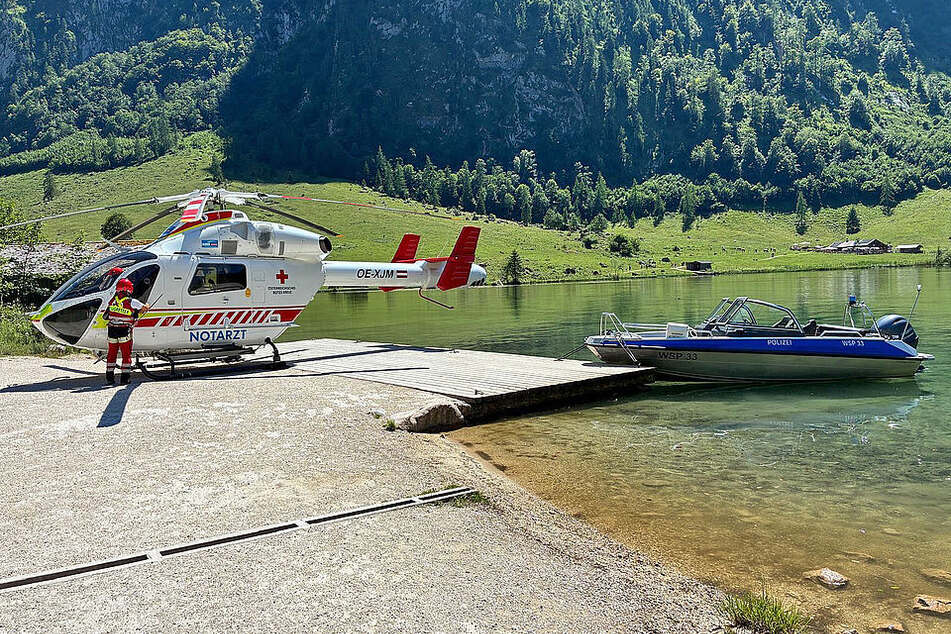 Die Polizei fuhr mit einem Boot zum Unfallort.