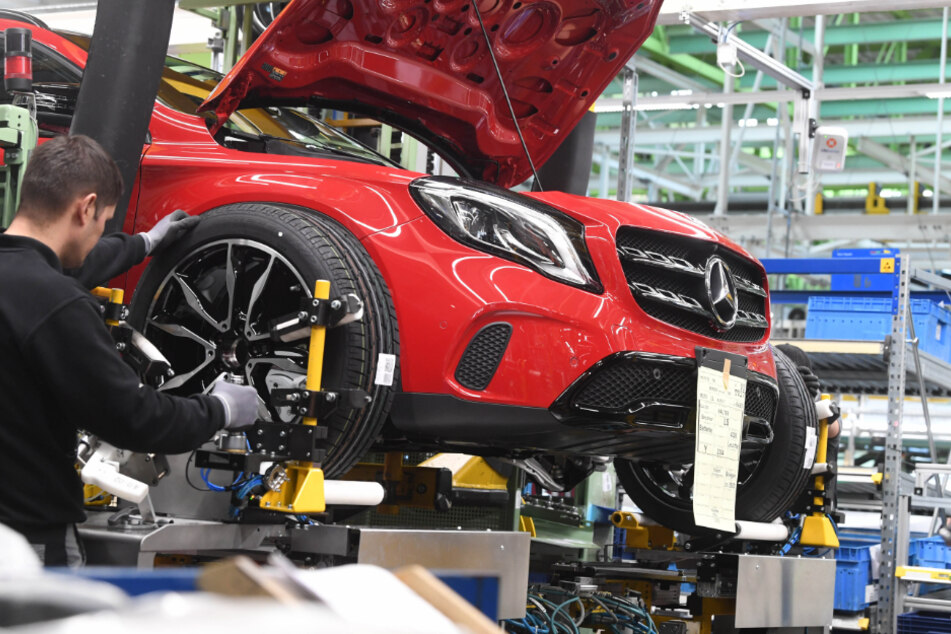 Die Produktion des Autoherstellers Daimler. Einige Konzerne kommen besser durch die Krise als andere - das zeigt eine Studie.