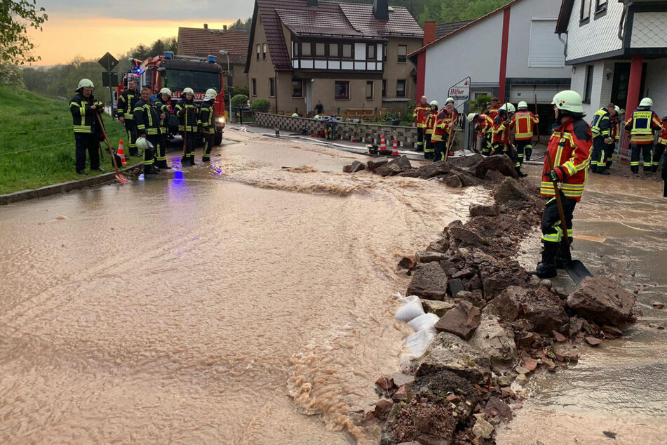 Im Landkreis Schmalkalden-Meiningen hatte die Feuerwehr mit überfluteten Straßen zu kämpfen.