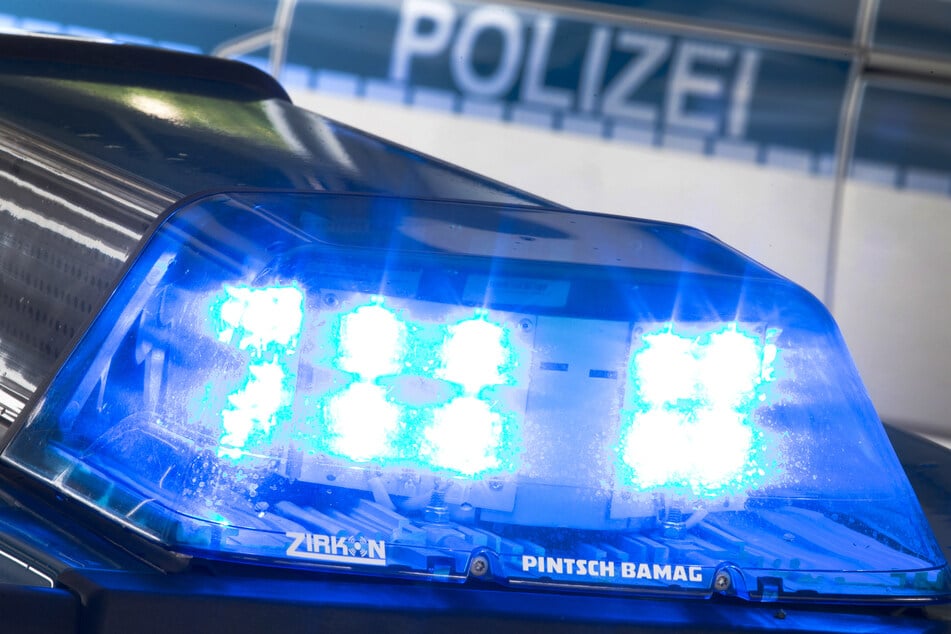 Einsatzkräfte der Polizei sind derzeit an der Unglücksstelle auf der A46 bei Düsseldorf vor Ort. (Symbolbild)