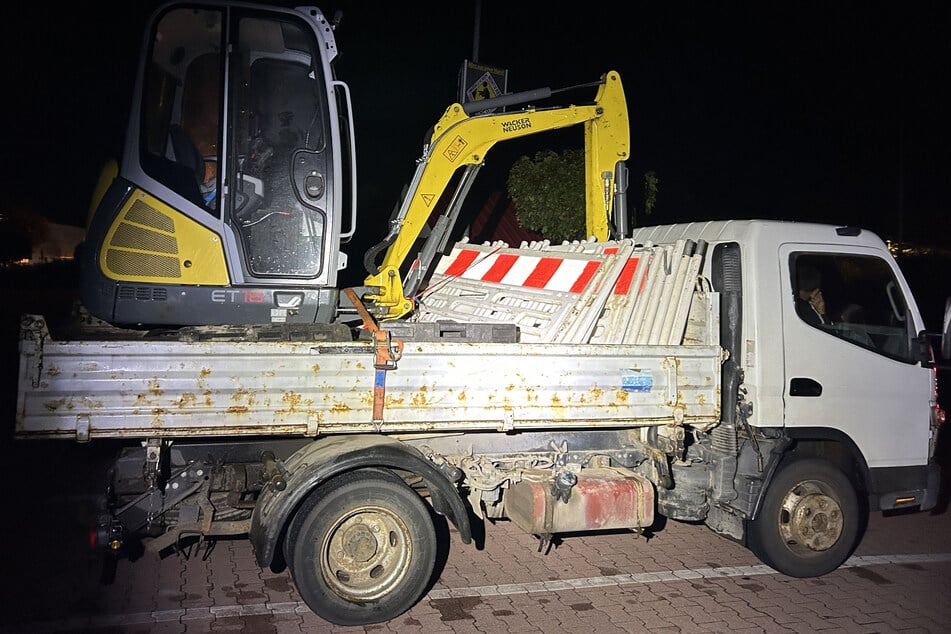 Alter Handschuh statt Tankdeckel: Polizei zieht völlig maroden Lastwagen aus dem Verkehr - dann kommt noch mehr ans Licht