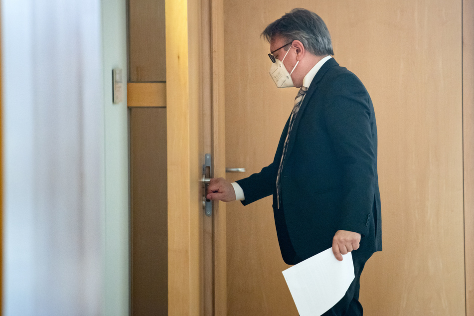 Dem ehemaligen stellvertretenden Vorsitzenden der CDU/CSU-Bundestagsfraktion Georg Nüßlein (51, CSU) wird Korruption im Zusammenhang mit Maskengeschäften vorgeworfen.