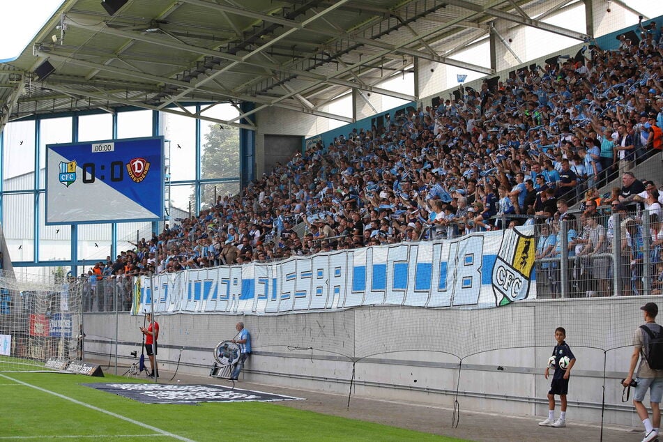 Schon zum Test gegen Dresden war die CFC-Fankurve knackevoll. Gegen Zwickau am Sonntag hoffen die Verantwortlichen auf eine fünfstellige Zuschauerzahl.