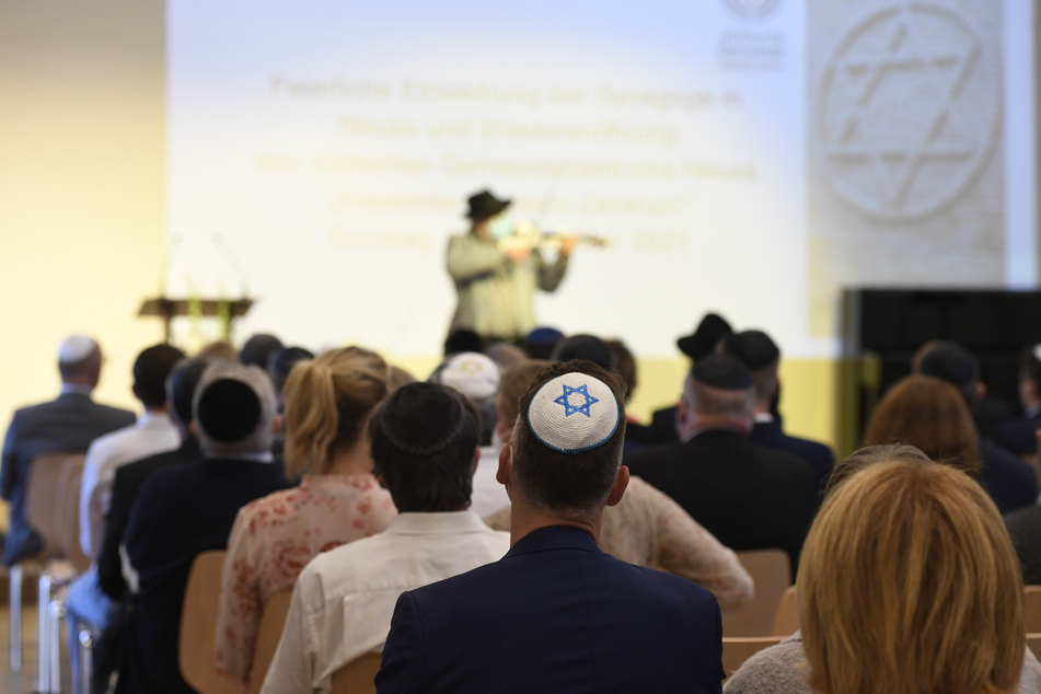 Nach Umbau: Jüdische Gemeinde in Neuss weiht neue Synagoge ein