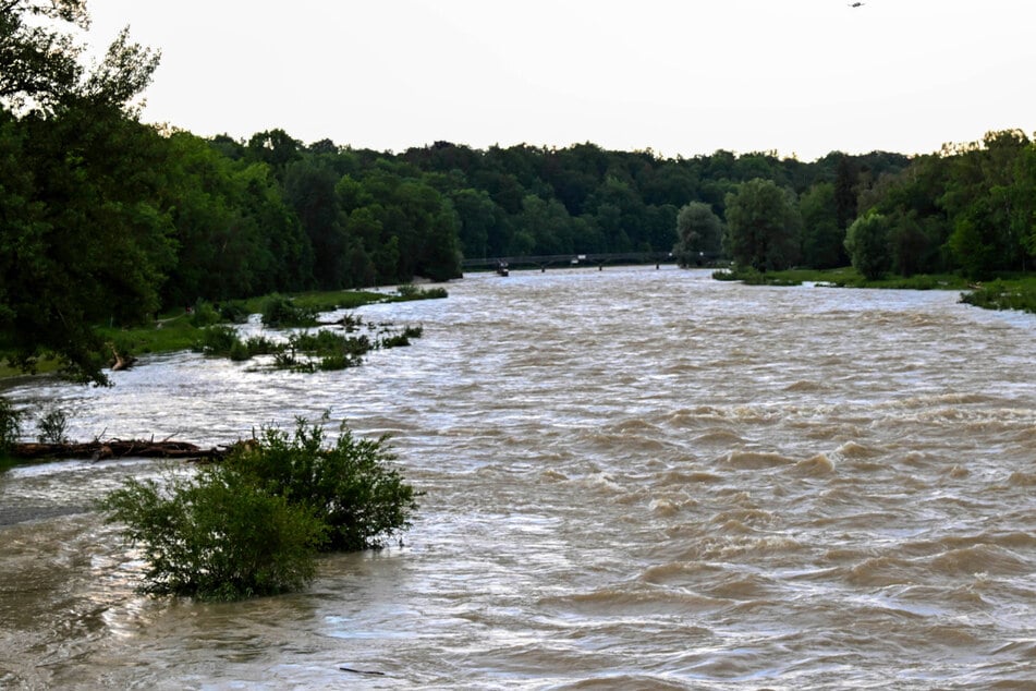 Hochwasser in Bayern auf dem Rückzug: Aber Meteorologen warnen vor neuen Unwettern