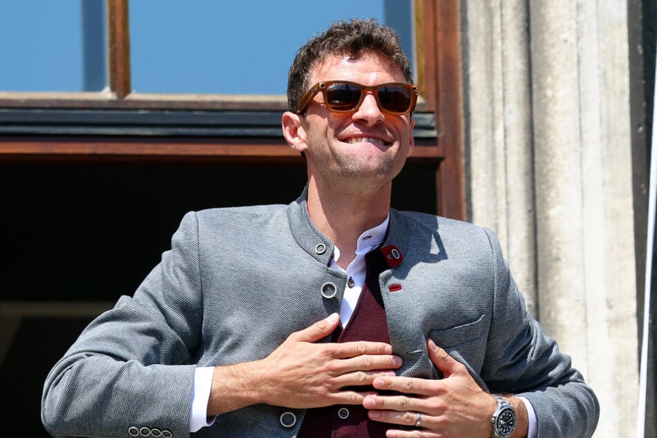 "We are the Champions": Vereins-Ikone Thomas Müller (35) genießt seinen 13. und (höchstwahrscheinlich) letzten Meistertitel.