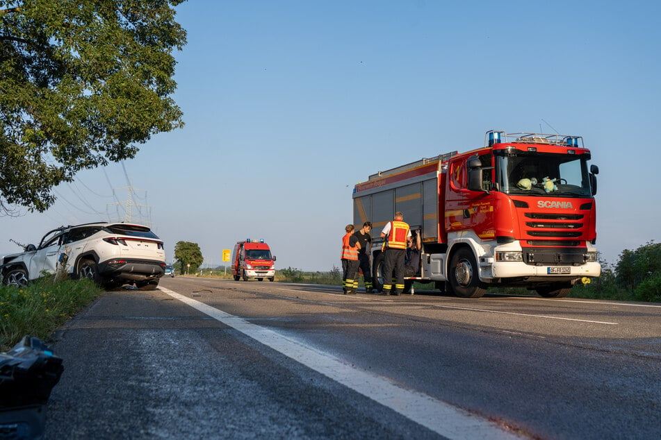 Die Einsatzkräfte sperrten den betroffenen Streckenabschnitt in beide Richtungen ab.