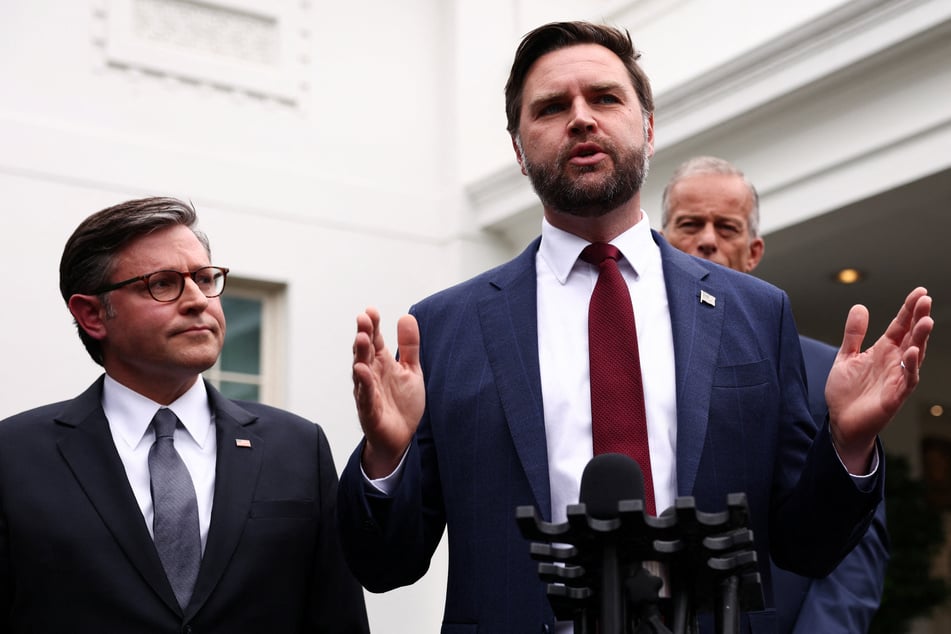 Vice President JD Vance (c.) and House Majority Leader Mike Johnson blamed Democrats for the impending shutdown.